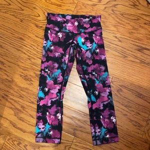 Lululemon Size 2 floral print capris leggings
